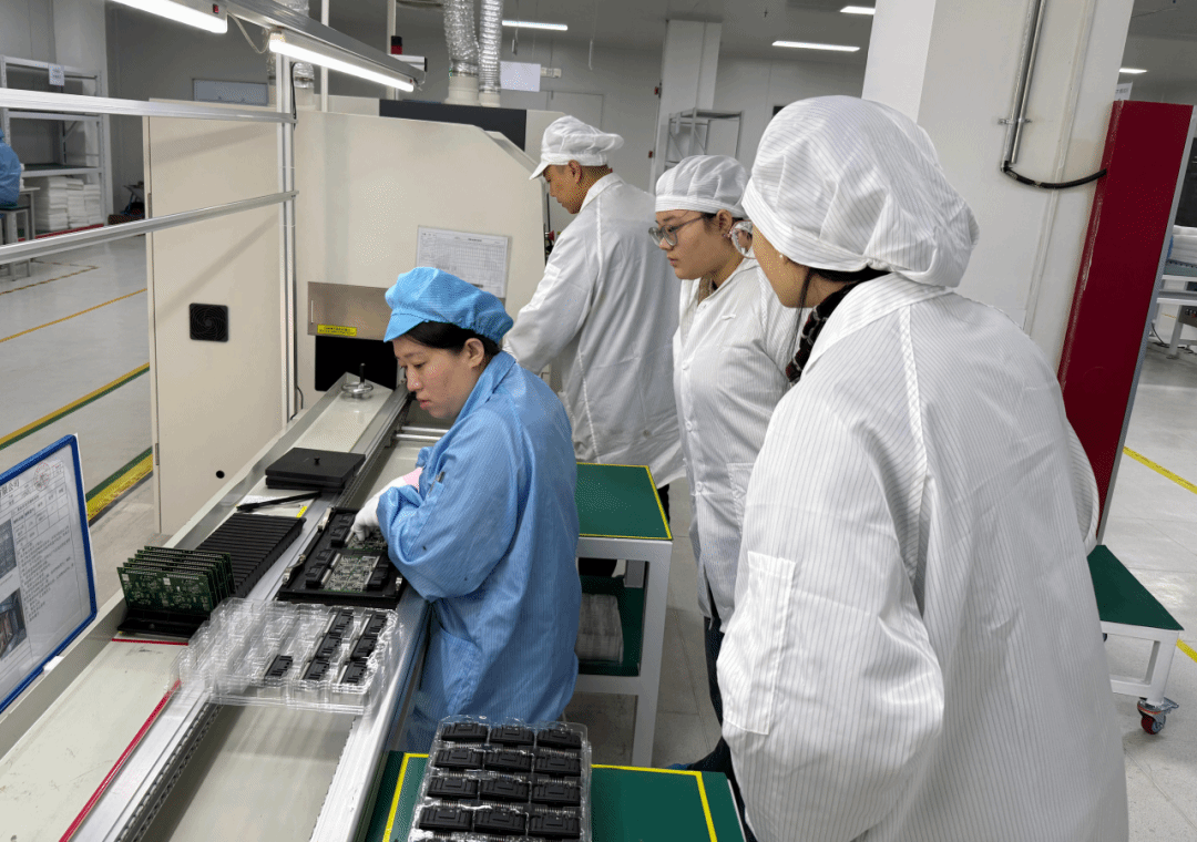 電氣工程系“智匠”機(jī)器人工程創(chuàng)新班師生赴河北科昕科技開展調(diào)研技術(shù)推廣